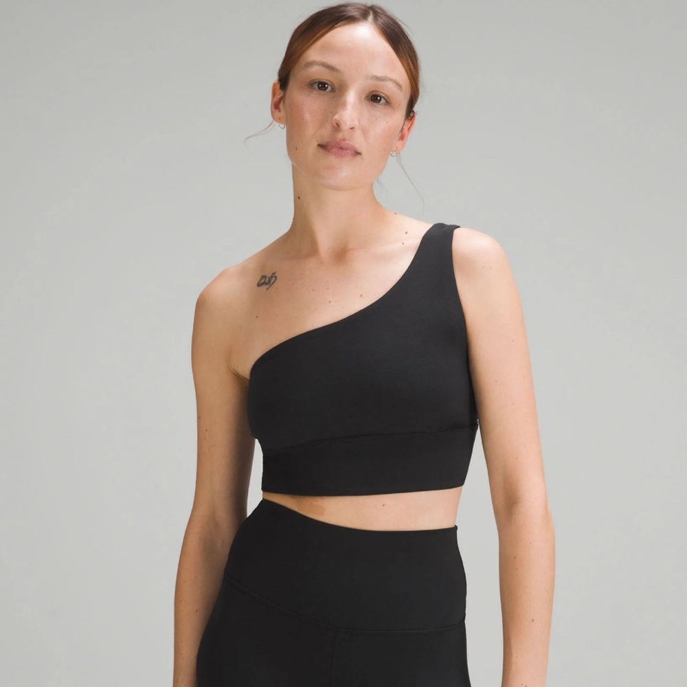 NWT size 6 lululemon asymmetrical bra